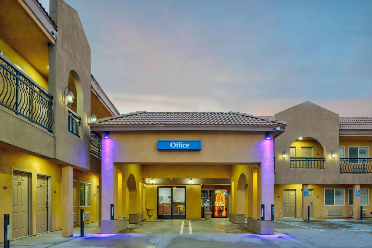 South Gate Hotel