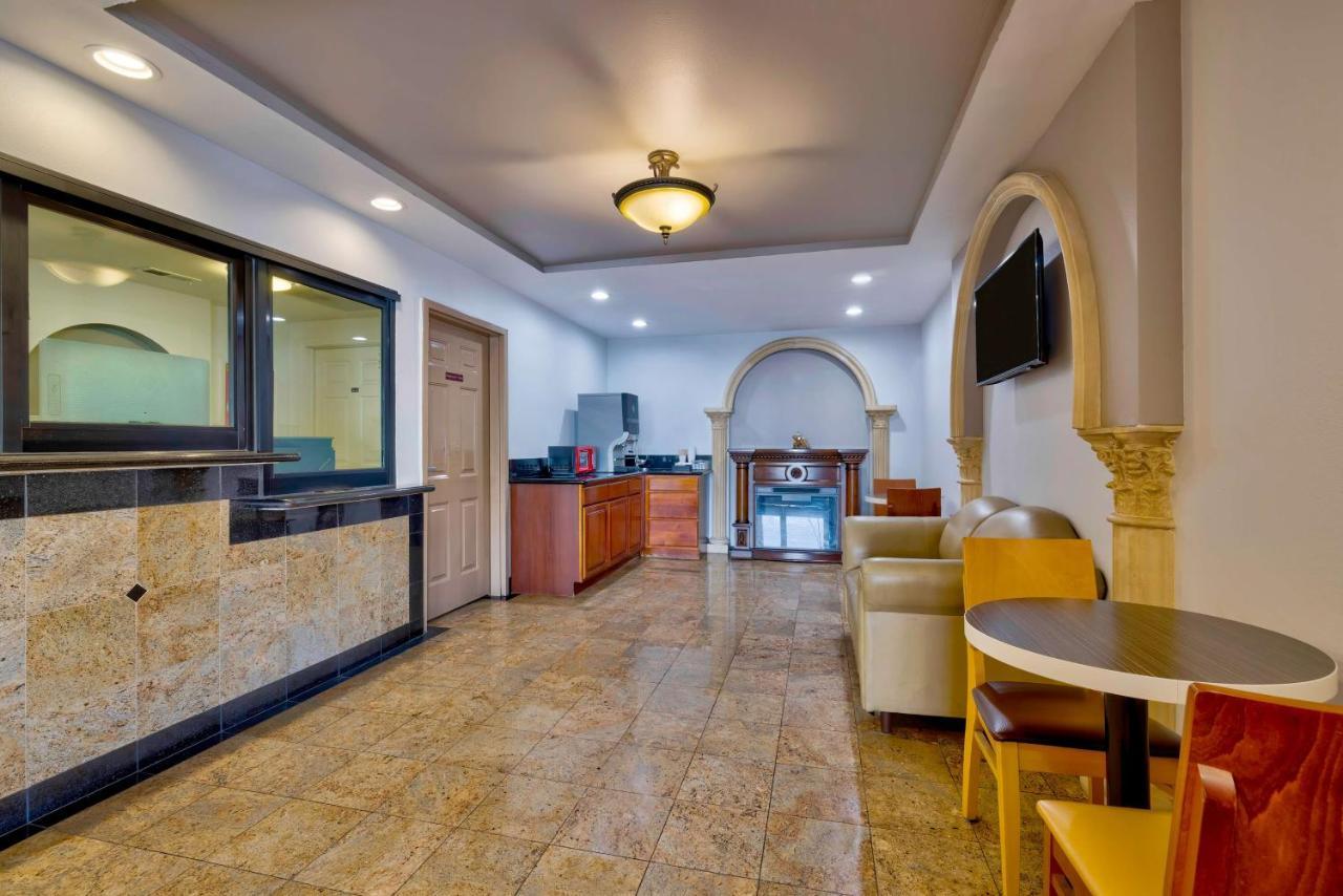 South Gate Hotel 2*