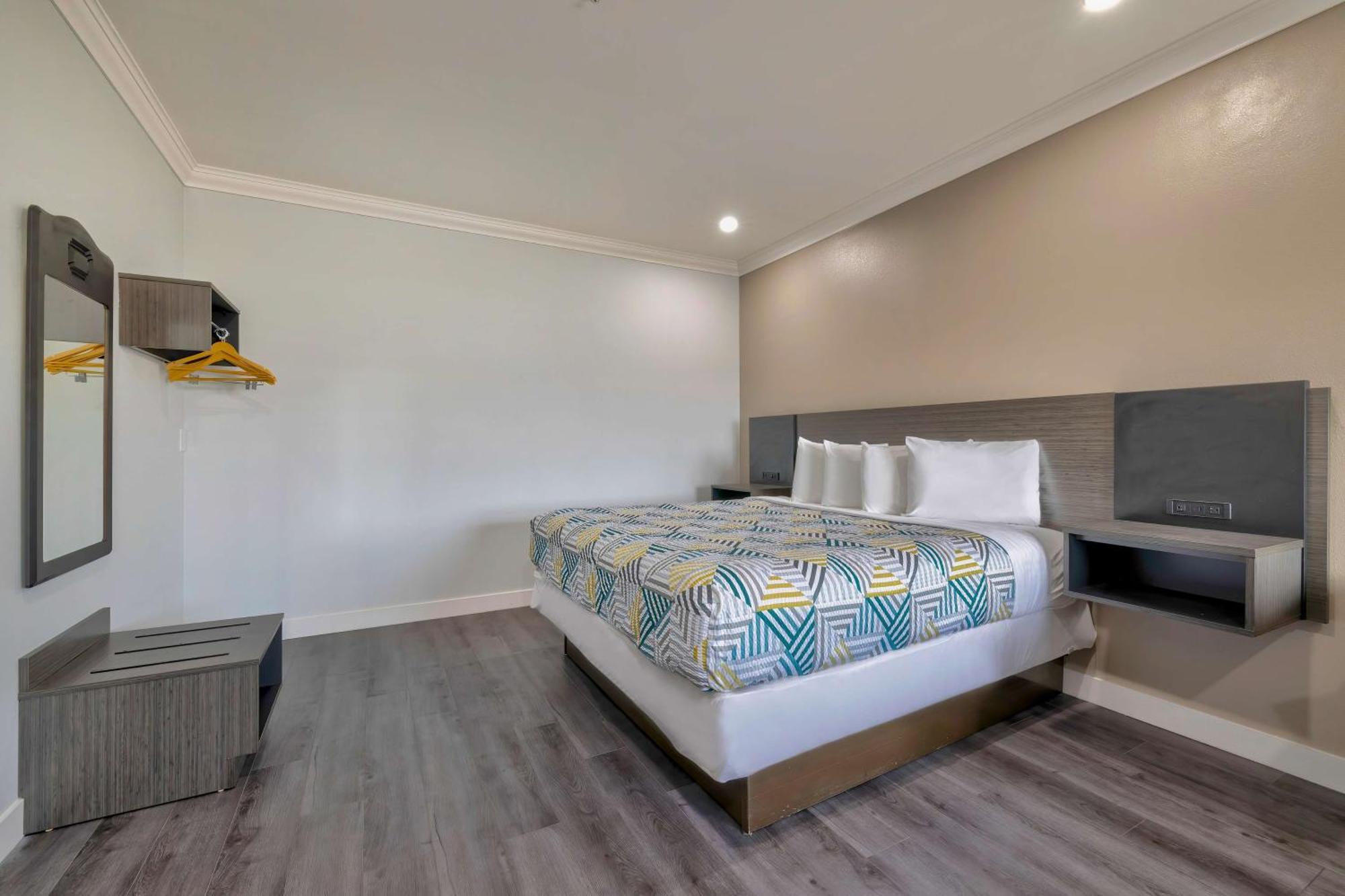 Hotel South Gate